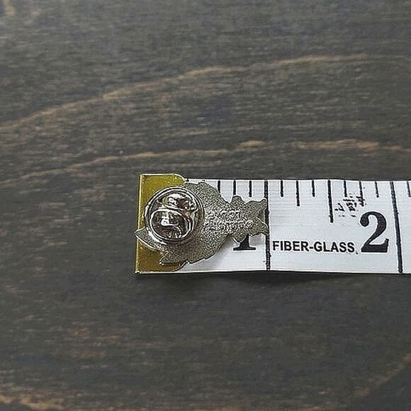 Official GEE Super Saiyan Goku mini pin - Picture 4 of 5